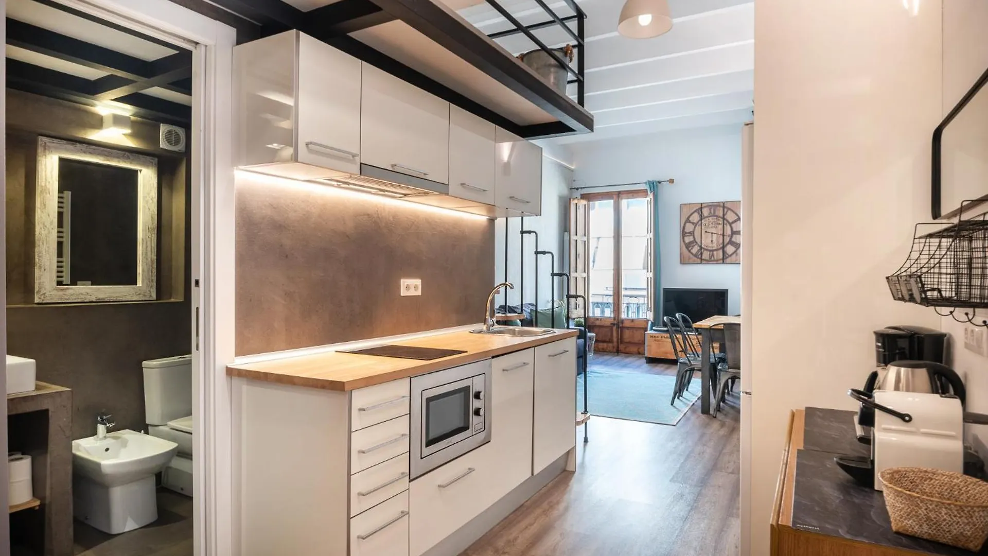Beautiful Renovated Loft Minutes From The Beach Barcelona Apartment