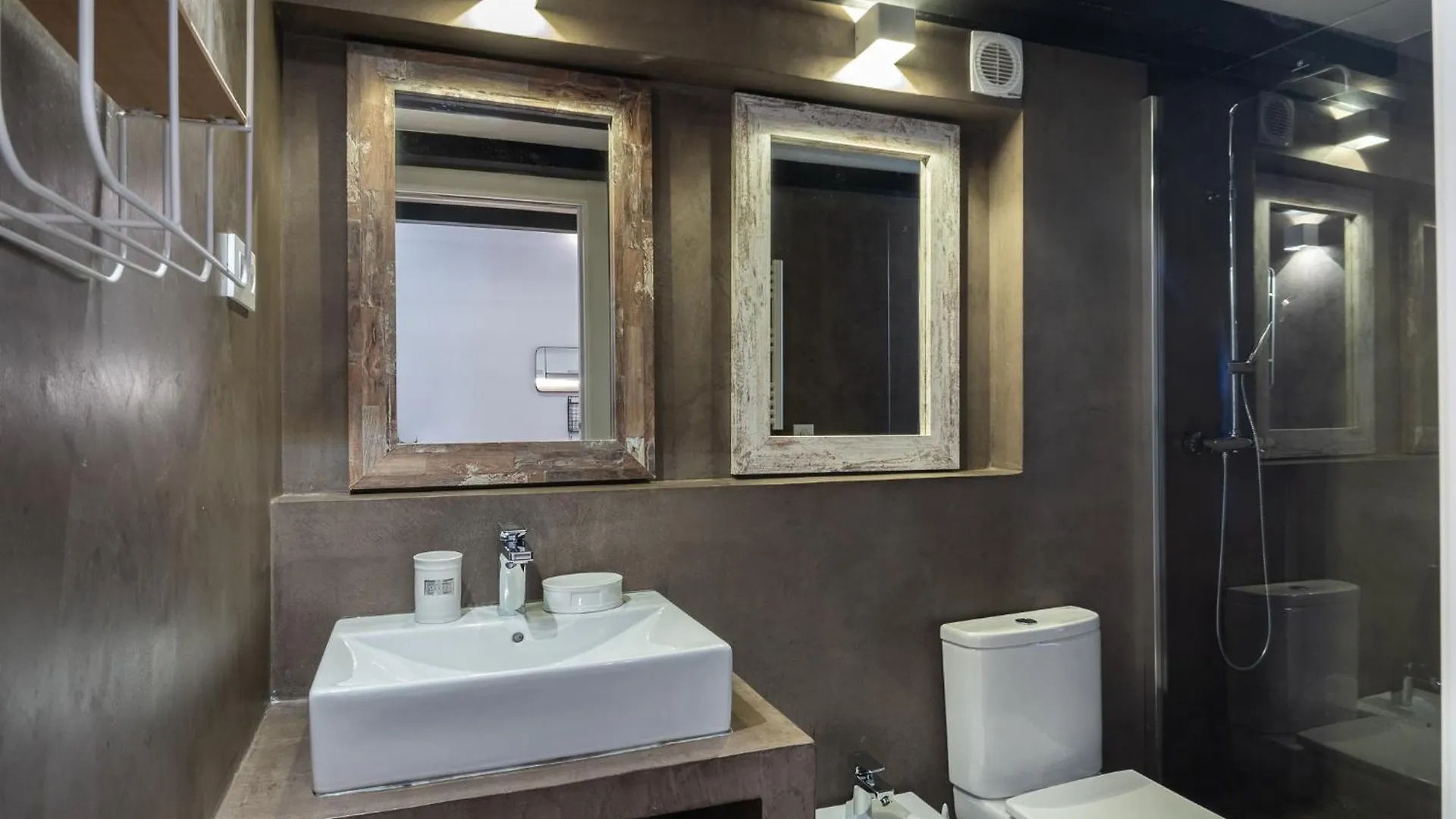 Beautiful Renovated Loft Minutes From The Beach Barcelona Spanien