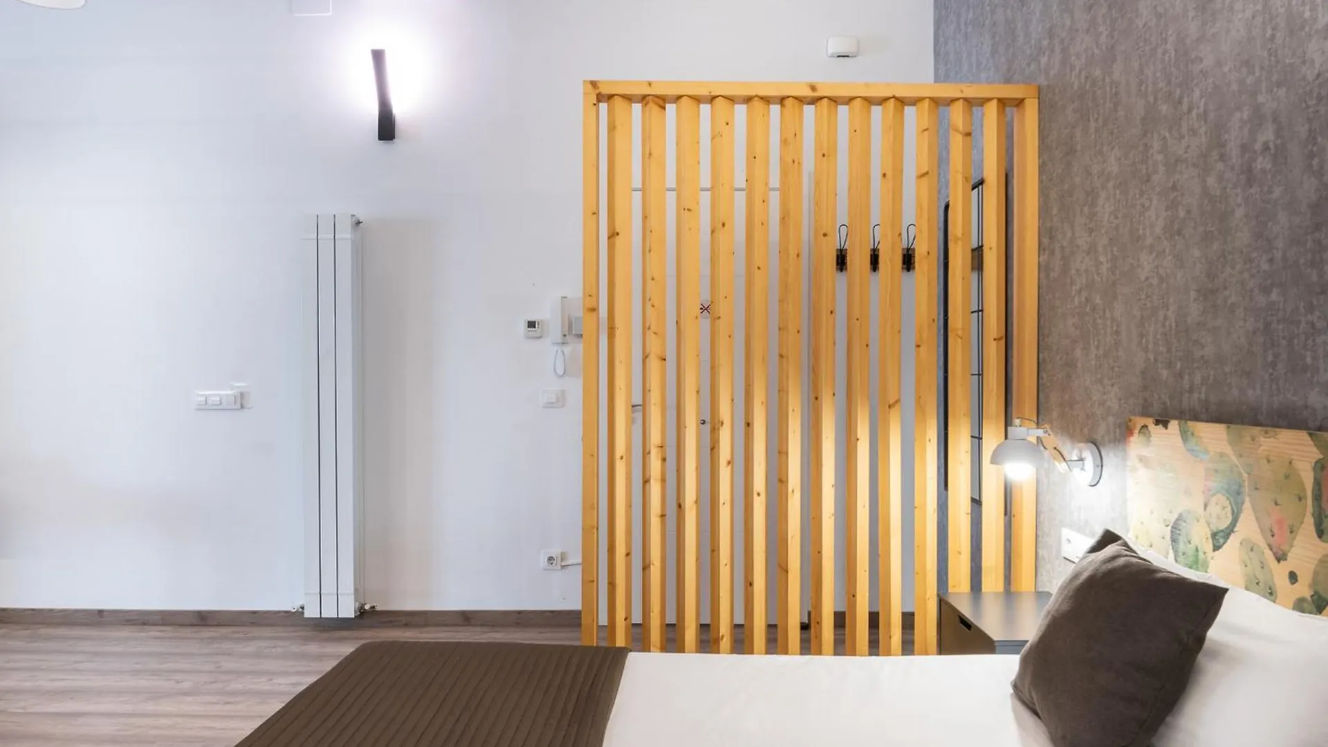 Beautiful Renovated Loft Minutes From The Beach Barcelona Apartment