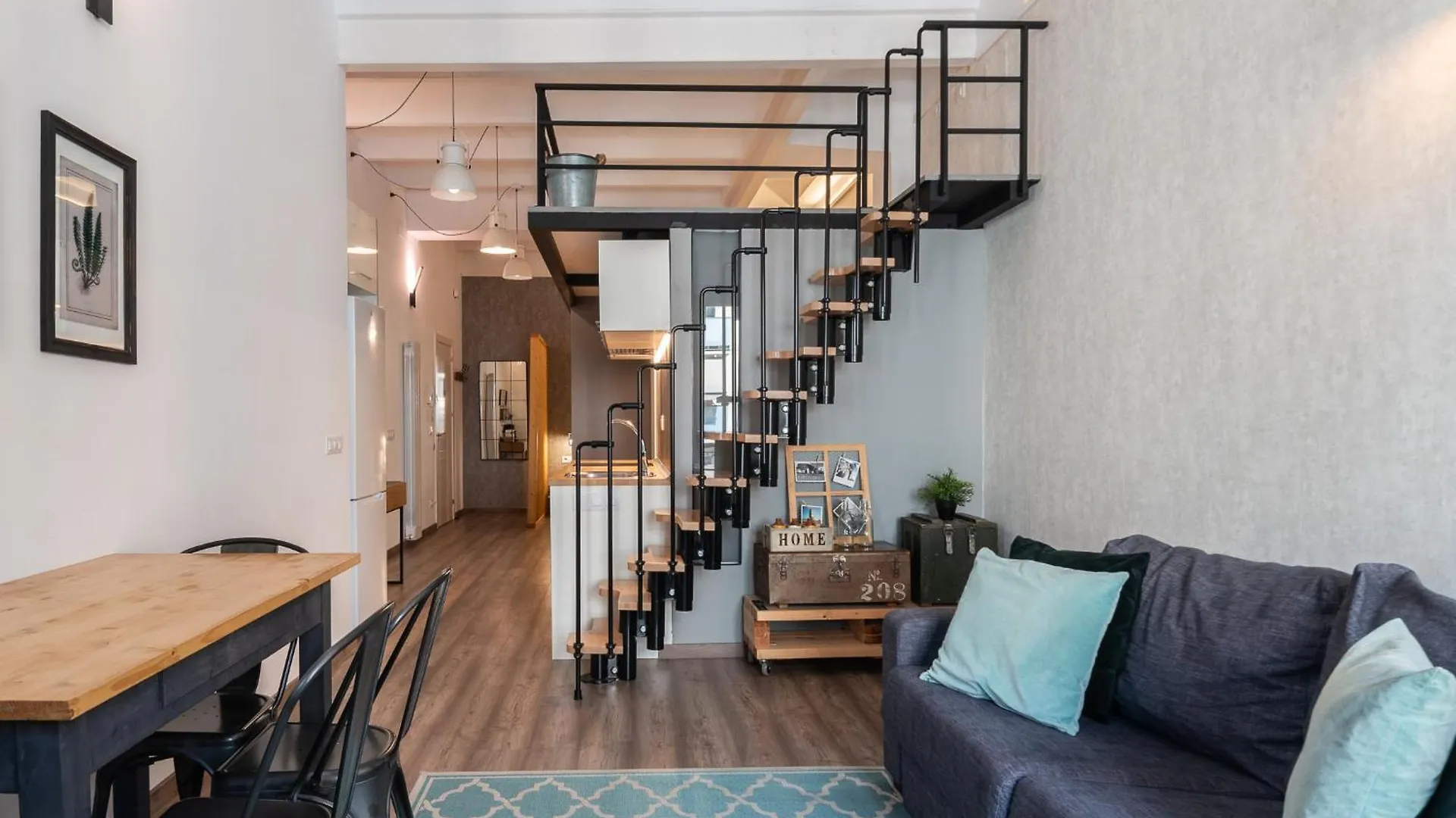 Apartment Beautiful Renovated Loft Minutes From The Beach Barcelona