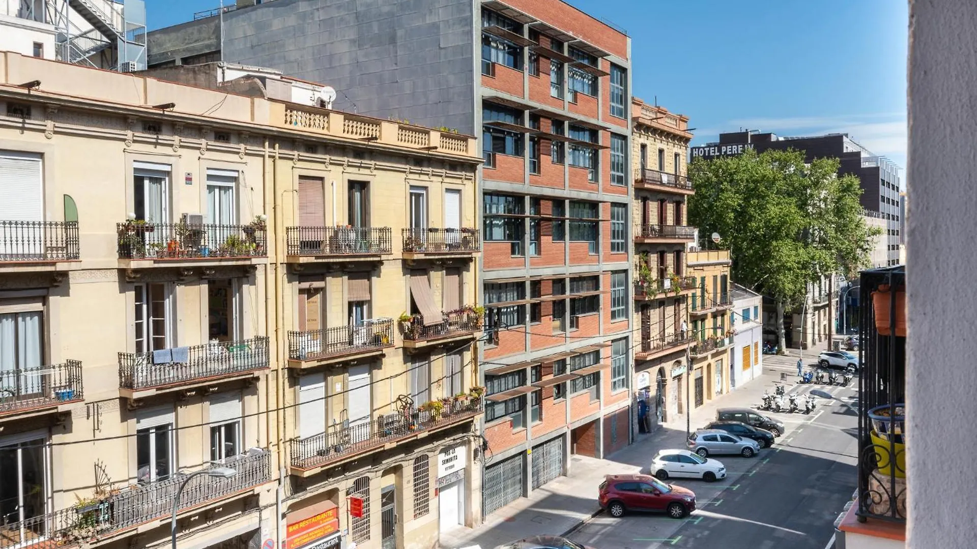 Beautiful Renovated Loft Minutes From The Beach Barcelona