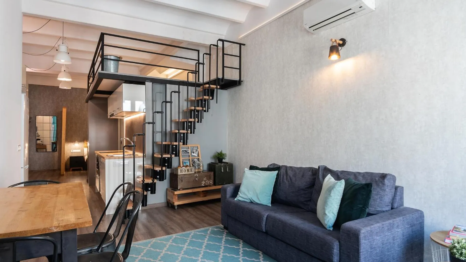 Beautiful Renovated Loft Minutes From The Beach Βαρκελώνη 0*,  Ισπανία